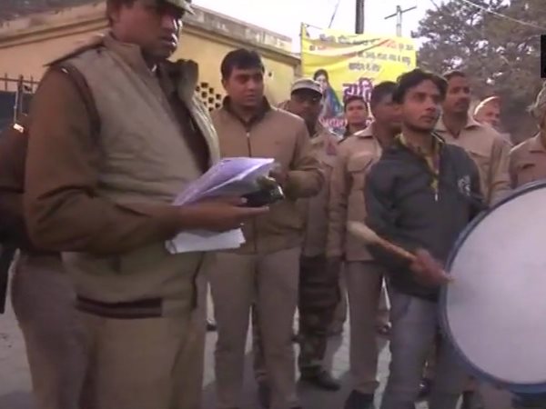  कासगंज में अभी भी हो रही आगजनी की घटनाएं