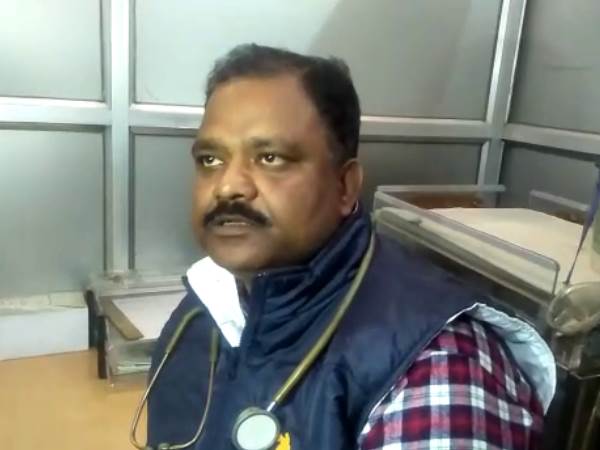 Aadhar Card: A woman gave birth to child on hospital gate in Jaunpur