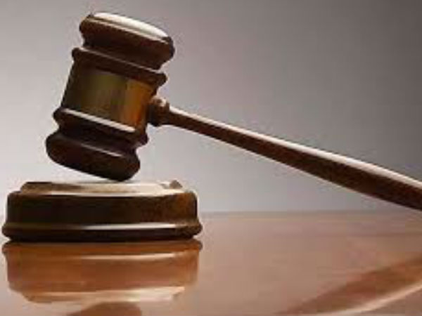 कोर्ट-कचहरी के मामलों में व्यक्ति का खूब सारा धन व्यर्थ होता है कोर्ट-कचहरी के मामलों में व्यक्ति का खूब सारा धन व्यर्थ होता है