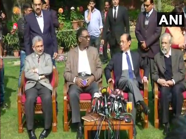 चार जजों की प्रेस कॉन्फ्रेंस की यूं बनी रणनीति चार जजों की प्रेस कॉन्फ्रेंस की यूं बनी रणनीति