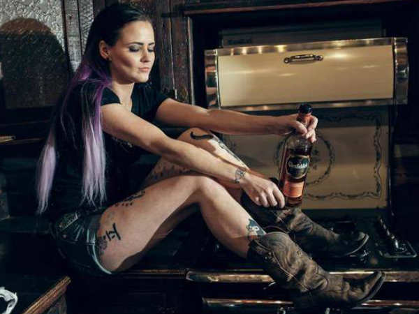 कई फोटो में न्‍यूड थीं स्‍टीफेनी