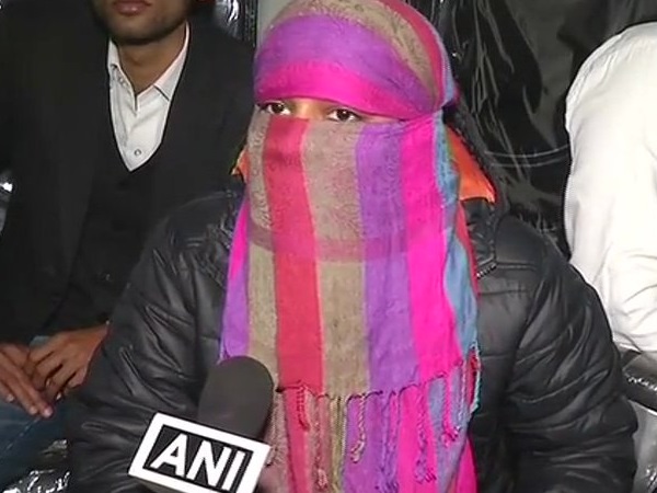 फिंगर प्रिंट लेने के लिए बहका कर वहां का सामान उठवाया गया