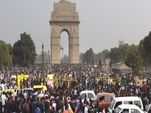 भारत को कमजोर लोकतंत्र वाले देशों के वर्ग में शामिल किया गया है