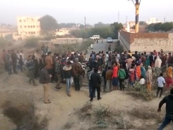 पुलिस ने शव को कब्जे में लिया