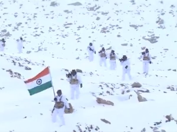 'हिमाद्रि तुंग श्रृंग से, प्रबुद्ध शुद्ध भारती'