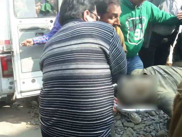 मलबे के अंदर दो मजदूर मृत