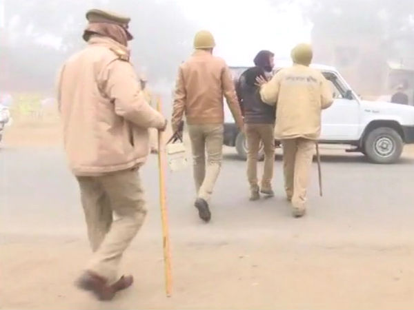 49 लोग गिरफ्तार