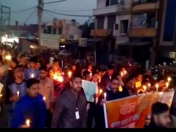 जगह-जगह हो रहा है विरोध प्रदर्शन