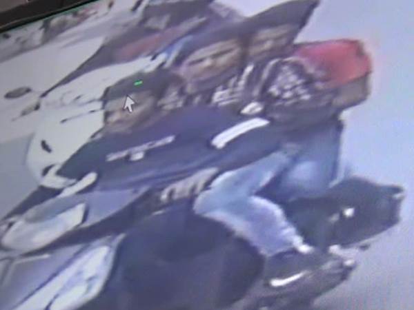 Video of mobile loot with a young woman in Meerut, Uttar Pradesh