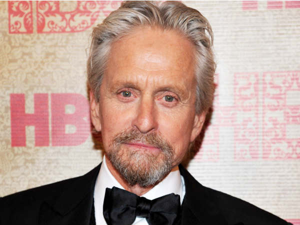 डगलस ने अभ्रद भाषा का किया प्रयोग