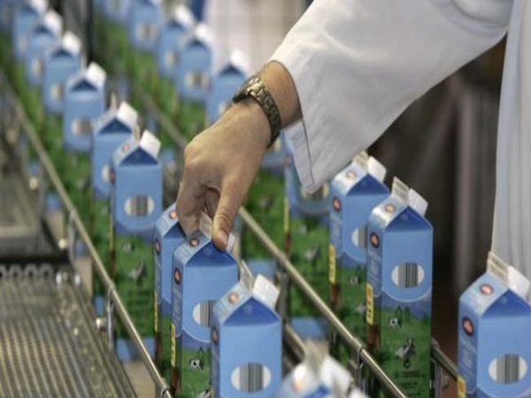 निजी डेयरी कंपनियों ने अतिरिक्त दुग्ध खरीदना बंद किया निजी डेयरी कंपनियों ने अतिरिक्त दुग्ध खरीदना बंद किया