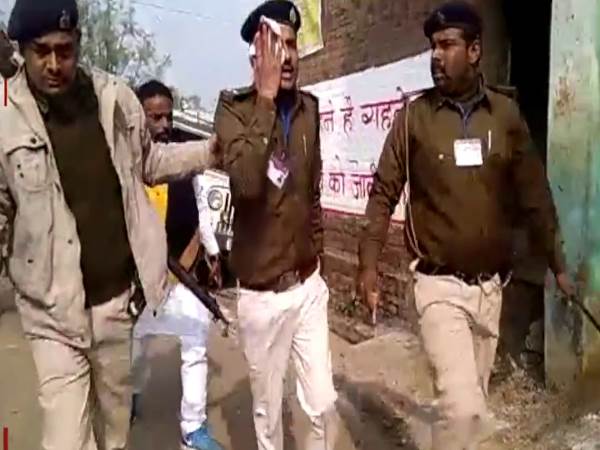 नीतीश के काफिले पर हुआ था पथराव