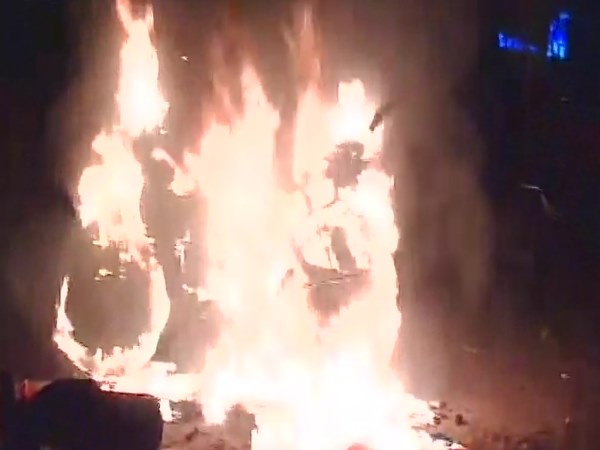 इलाहाबाद में उपद्रवियों ने जमकर बवाल काटा