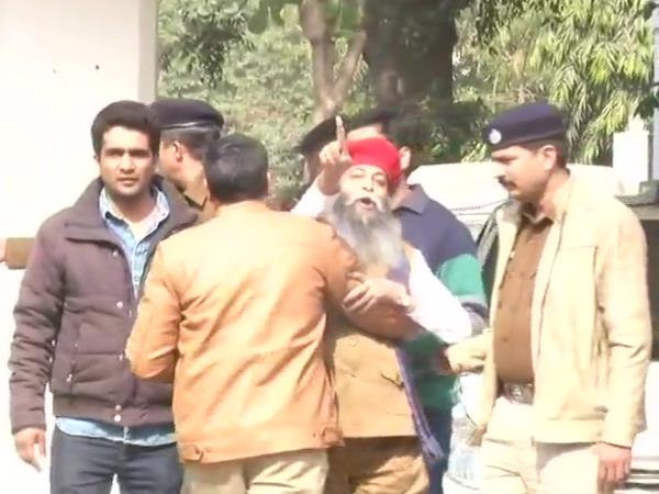 करणी सेना के नेता पर कार्रवाई