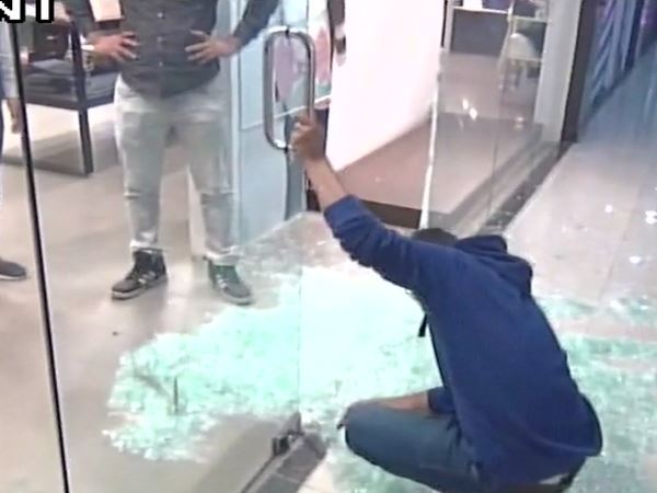 कुरूक्षेत्र के मॉल में तोड़फोड़