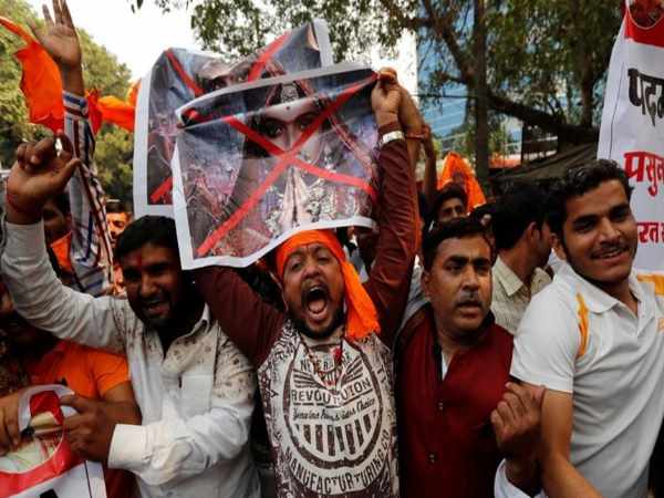 स्कूली बस पर हमले की जांच करेगी एसआईटी स्कूली बस पर हमले की जांच करेगी एसआईटी