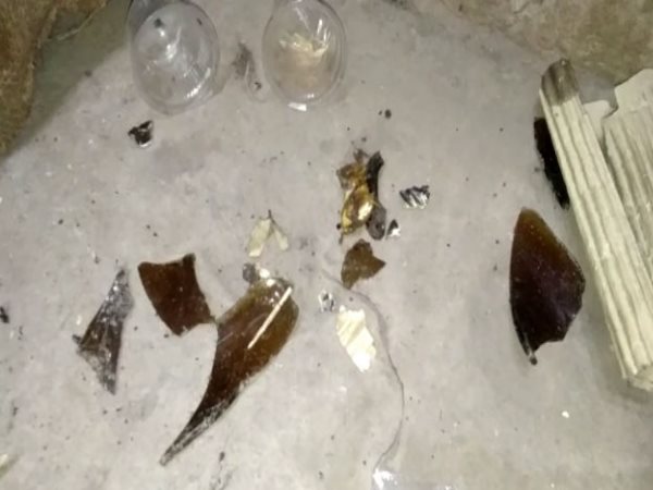 तीन पेट्रोल बम फेंके गए