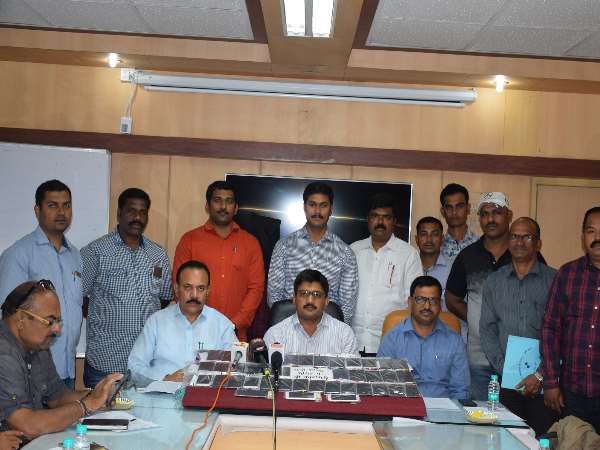 कैसे करता था मोबाइल की चोरी