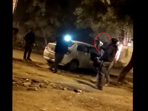 police caught man dancing with pistol in kanpur police caught man dancing with pistol in kanpur