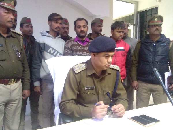 व्यापार का झांसा देकर आए लुटेरे