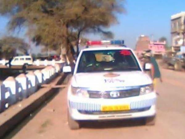 डायल 100 को फोन कर बुलाया