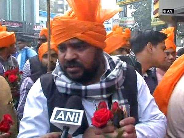 गाजियाबाद में तोड़ी दी यूपी रोडवेज की बस 