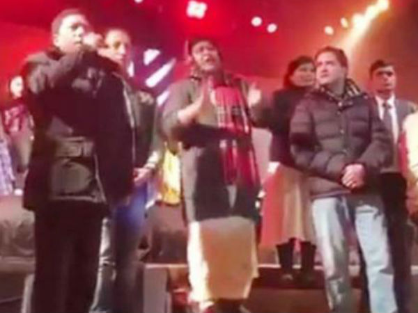 बड़ी तादाद में लोगों की भीड़ 