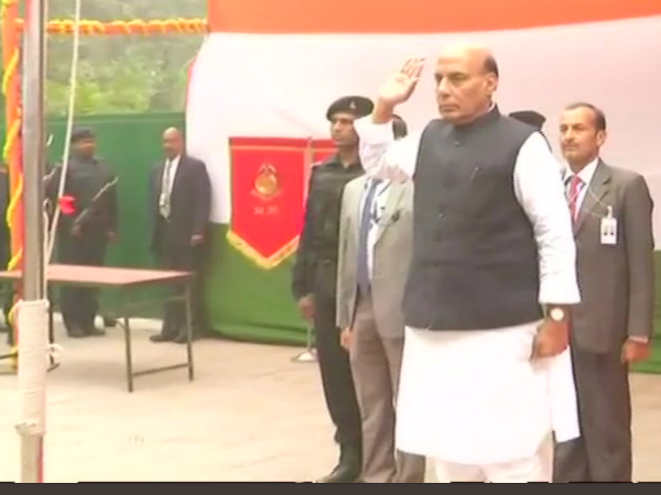  Live: गृहमंत्री ने आधिकारिक निवास पर फहराया तिरंगा