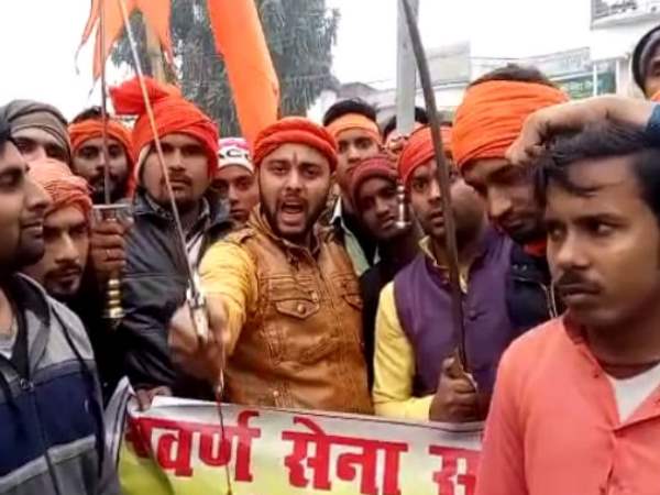 दर्शकों में से किसी के घायल होने की बात सामने नहीं आई है