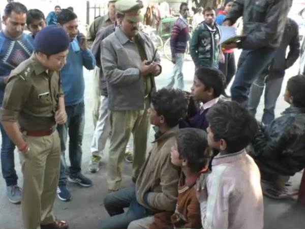 hapur SP gets drug addicted boys in its protection Big Impact of One india News hapur SP gets drug addicted boys in its protection Big Impact of One india News