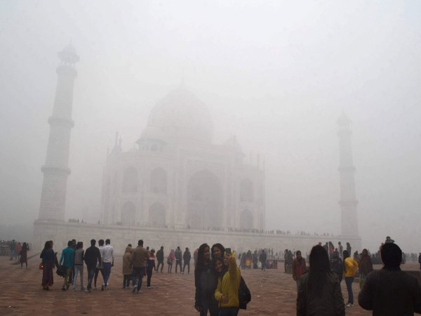 पूरा ताजमहल घूमने के लिए 100 रुपये का टिकट