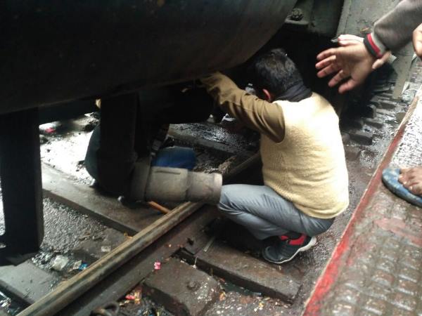 saharanpur womans leg trapped in toilet of running train in uttar pradesh