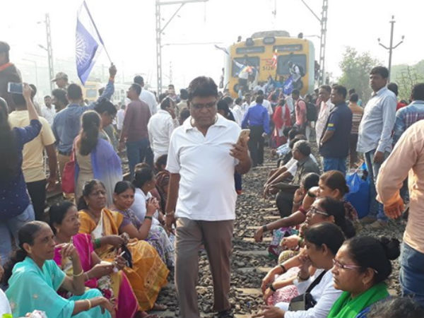 Bandh Live: नालासोपारा में रेलवे ट्रैक पर बैठे प्रदर्शनकारी