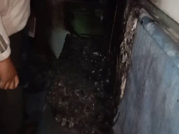 mathura kasganj passenger train caught fire uttar pradesh