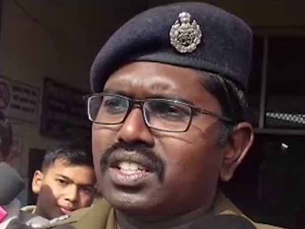 UP policemen playing card on duty in Mainpuri, Video Viral