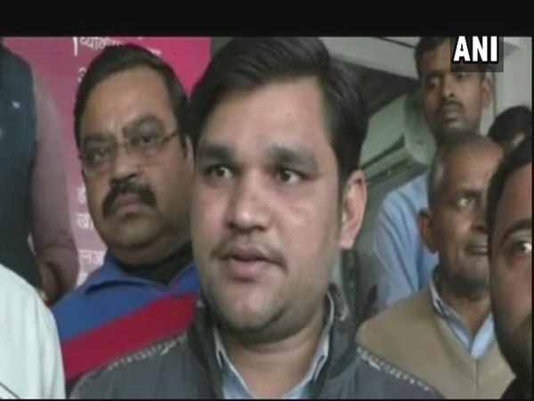 सोमवार को बदले जाएंगे नकली नोट