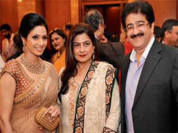 बोनी कपूर के साथ है पारिवारिक रिश्ते