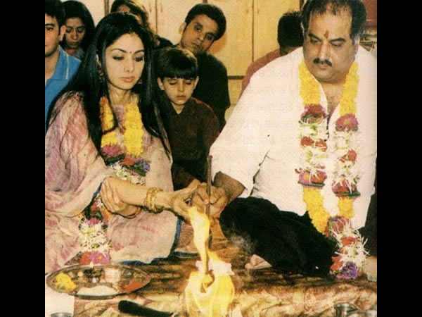 दरवाजा खुला तो इस हालत में मिलीं श्रीदेवी दरवाजा खुला तो इस हालत में मिलीं श्रीदेवी