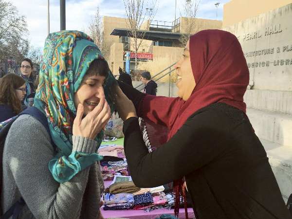 ईरान में क्या है हिजाब कानून? 