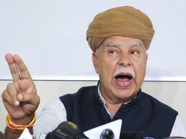 'डुप्लीकेट करणी सेना ने किया फिल्म को पास'