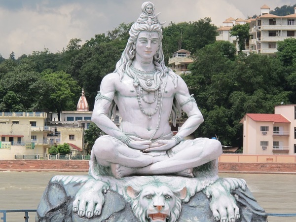 शिव की बनी रहे आप पर छाया