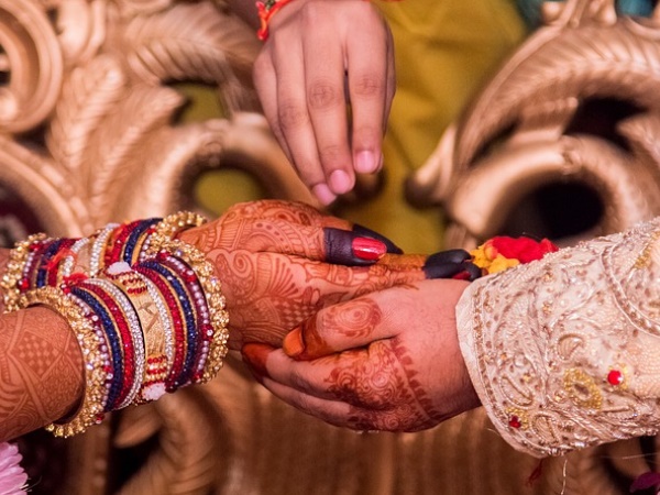 अब मां और बारातियों की तलाश कर रही पुलिस