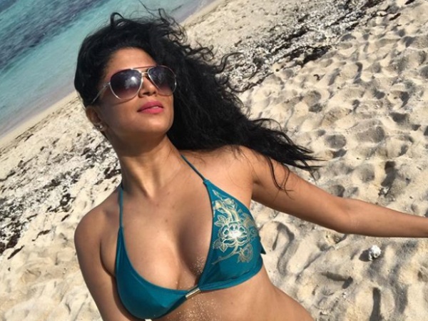 समंदर किनारे चंद्रमुखी की मस्ती