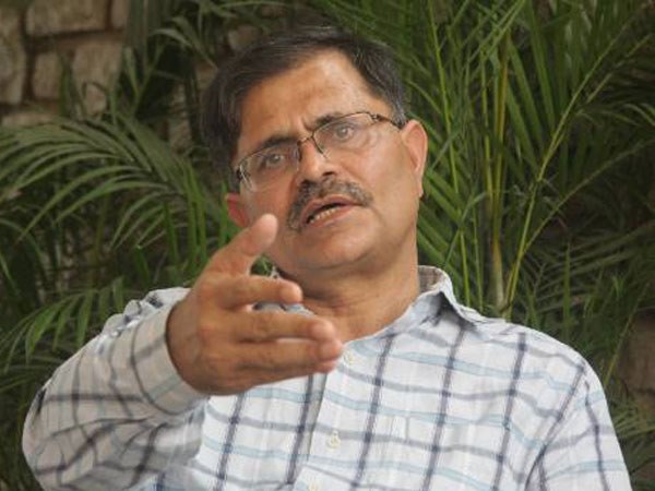 अशोक खेमका से भी ज्यादा हुए ट्रांसफर