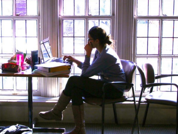 पढ़ते समय इस दिशा में रखें मुख