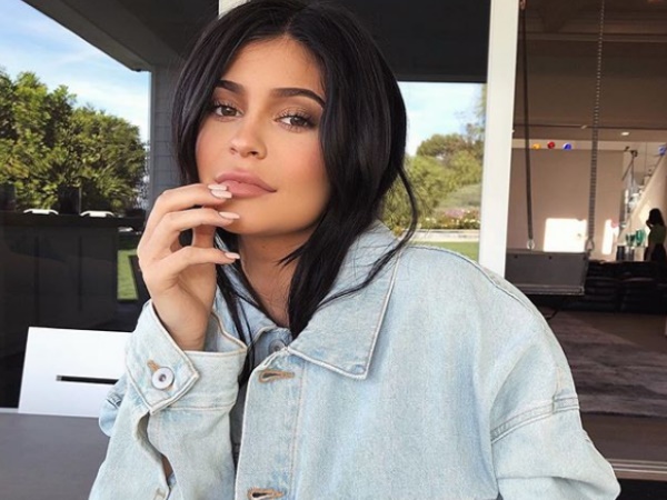 फैंस को दिखाई प्रेगनेंसी की झलक