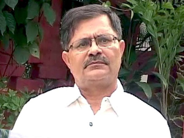 दफ्तर में काम करने के लिए नहीं मिली फाइलें