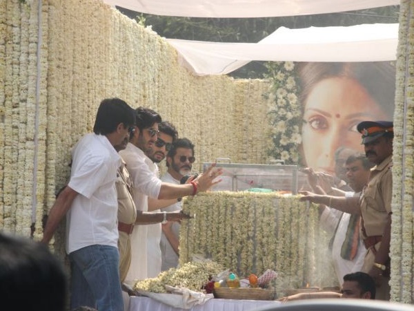 ट्रक में मौजूद पूरा परिवार