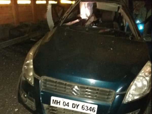 आमने-सामने हुई दोनों गाड़ियों की टक्कर आमने-सामने हुई दोनों गाड़ियों की टक्कर