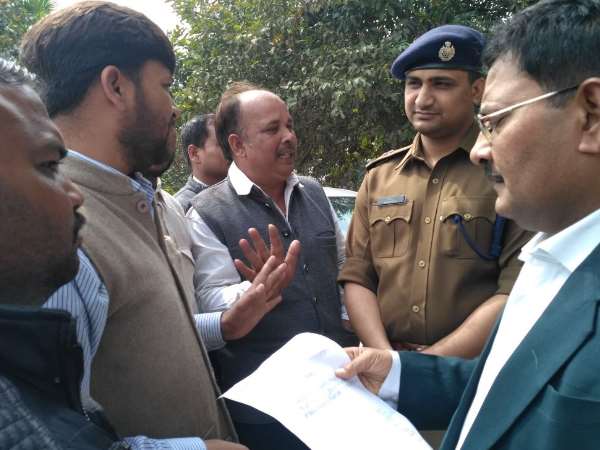 पुलिस-प्रशासन ने कराया शांत